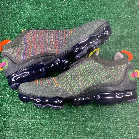 Nike Vapormax Size:6y - Picture 3 of 7
